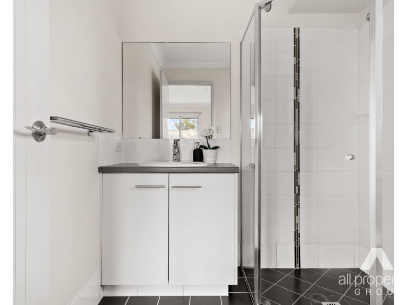 10 Zanow Street, North Booval QLD 4304