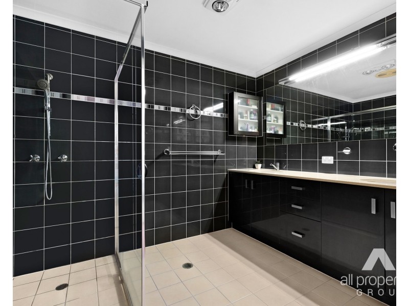 134 Middle Road, Boronia Heights QLD 4124