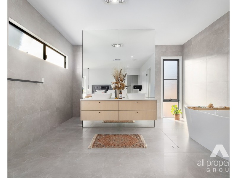 13 Cressbrook Street, Eight Mile Plains QLD 4113