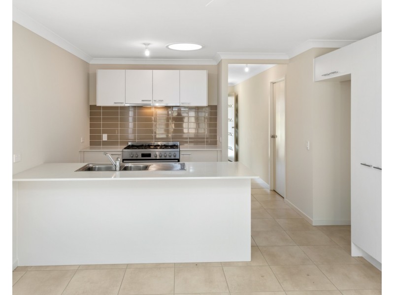 6 Daybreak Street, Spring Mountain QLD 4124