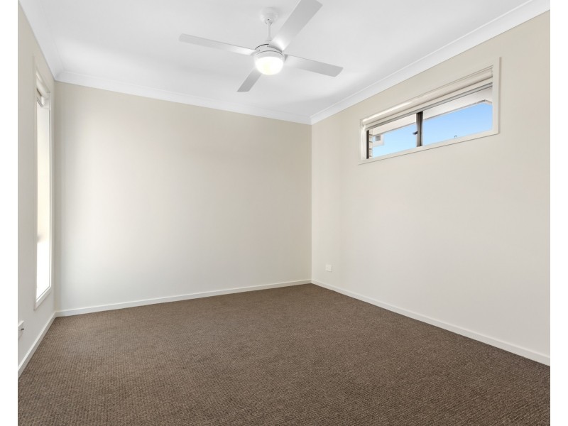 6 Daybreak Street, Spring Mountain QLD 4124