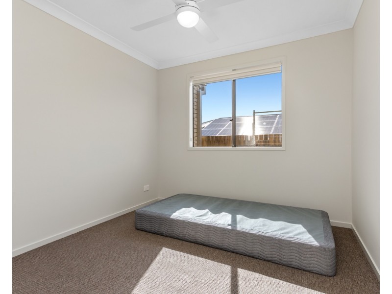6 Daybreak Street, Spring Mountain QLD 4124