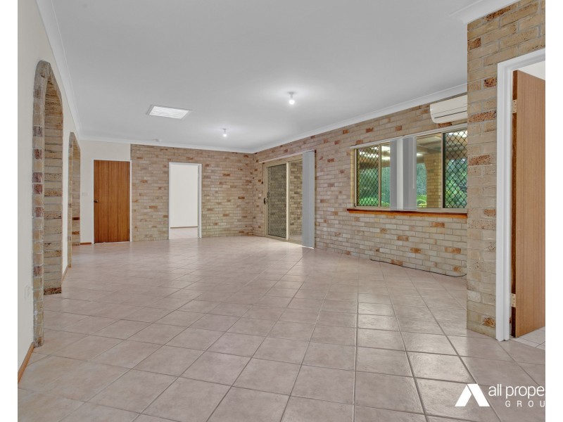 9 Calluna Court, Regents Park QLD 4118