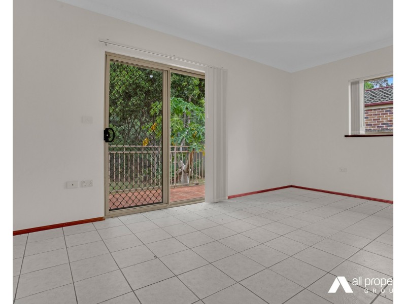 9 Calluna Court, Regents Park QLD 4118