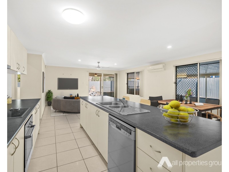 15 Lorikeet Way, Crestmead QLD 4132