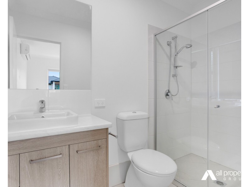 27 Sutherland Street, Gleneagle QLD 4285