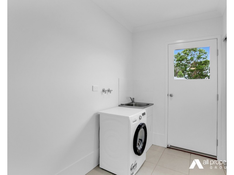 27 Sutherland Street, Gleneagle QLD 4285