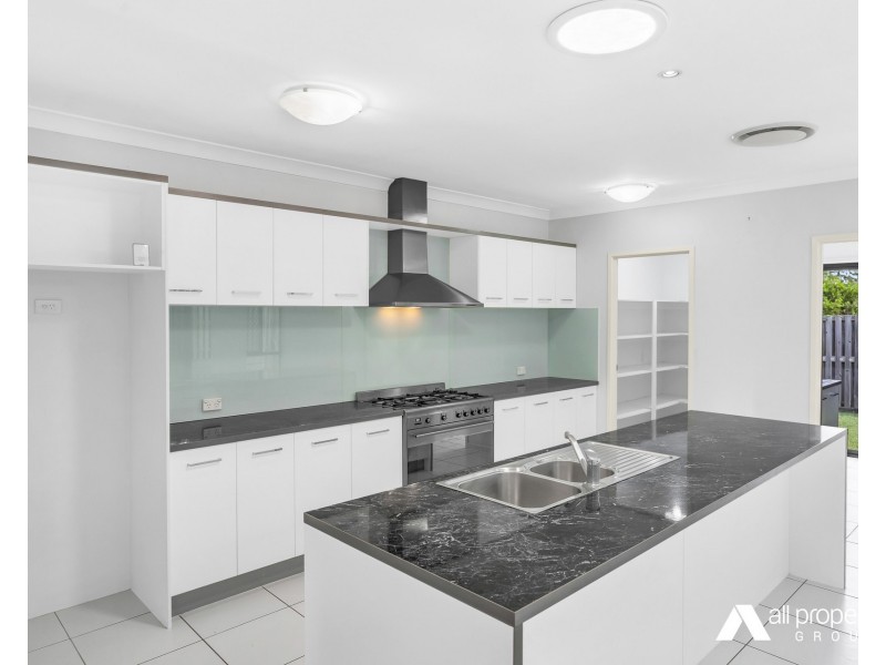 102 Parkwood Drive, Heathwood QLD 4110