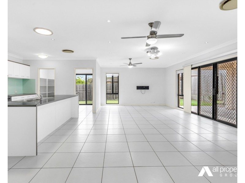 102 Parkwood Drive, Heathwood QLD 4110