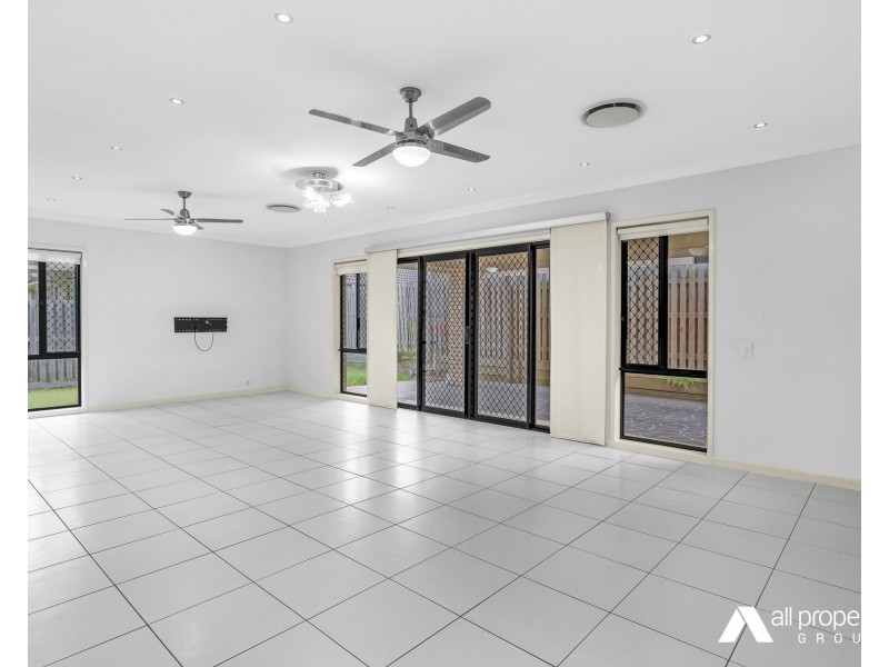 102 Parkwood Drive, Heathwood QLD 4110