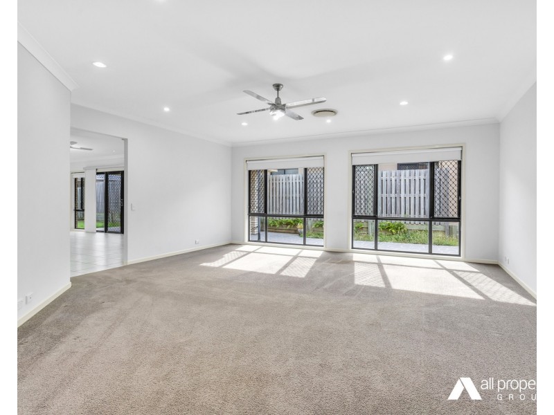 102 Parkwood Drive, Heathwood QLD 4110