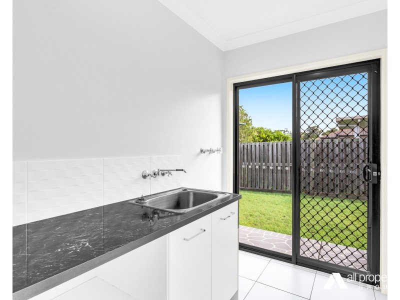 102 Parkwood Drive, Heathwood QLD 4110