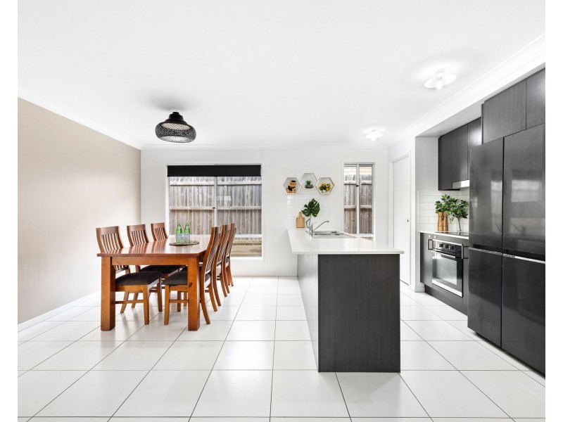 24 John Storey Court, Park Ridge QLD 4125