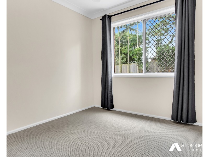 6 Barcrest Court, Crestmead QLD 4132