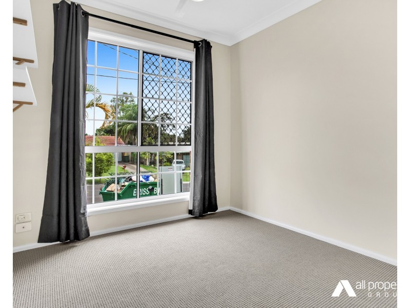 6 Barcrest Court, Crestmead QLD 4132