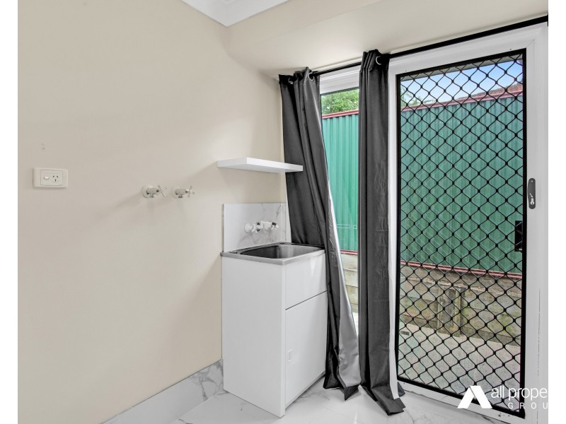 6 Barcrest Court, Crestmead QLD 4132