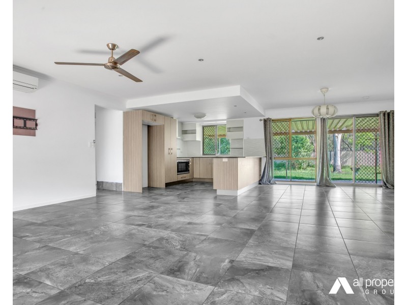 110 Equestrian Drive, Yamanto QLD 4305