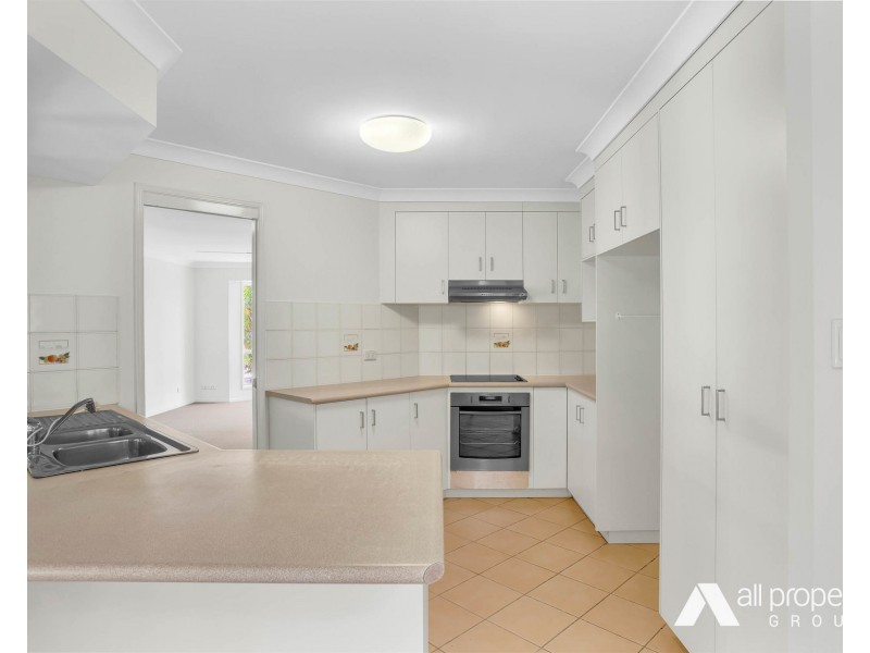 86 Parkroyal Crescent, Regents Park QLD 4118