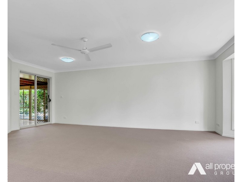 86 Parkroyal Crescent, Regents Park QLD 4118