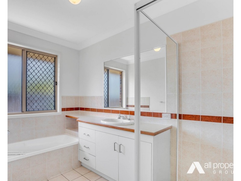 86 Parkroyal Crescent, Regents Park QLD 4118