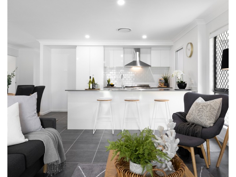 63 Hilltop Circuit, Pallara QLD 4110