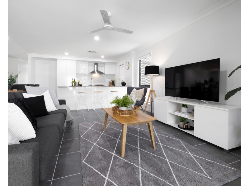 63 Hilltop Circuit, Pallara QLD 4110