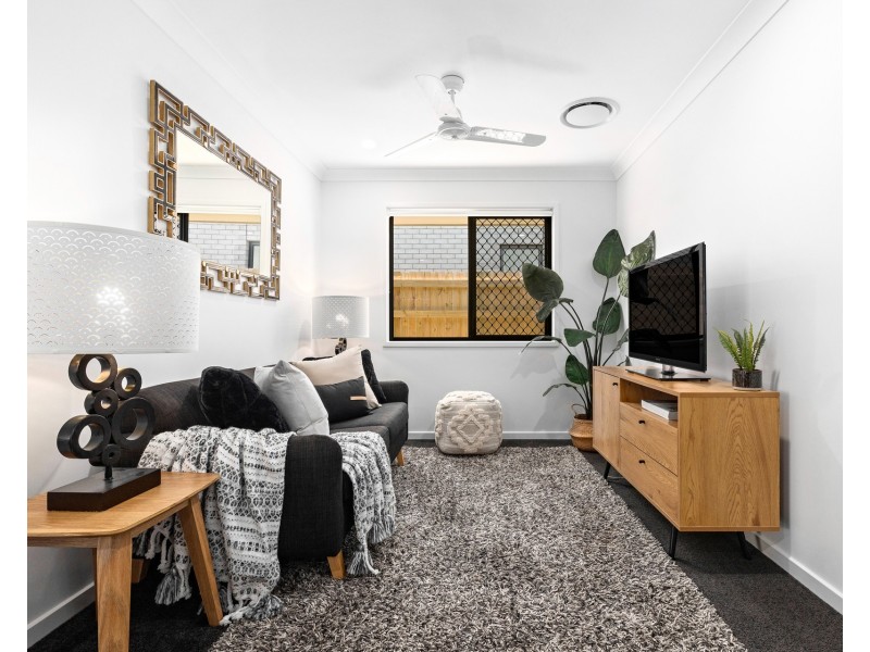 63 Hilltop Circuit, Pallara QLD 4110