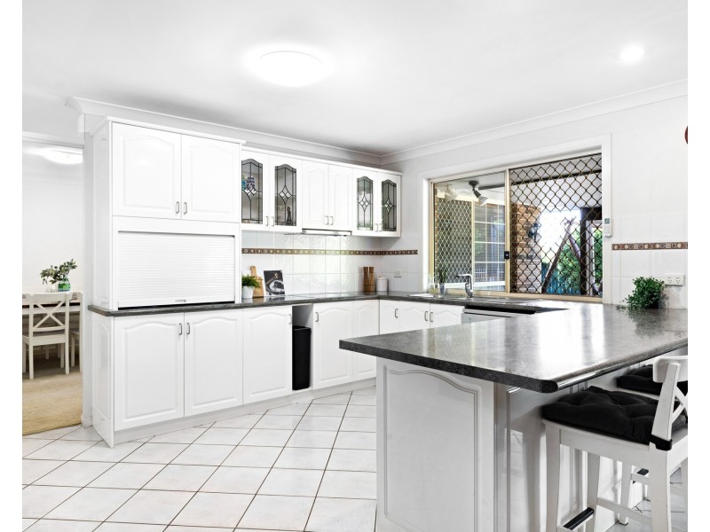 10 Rosegum Rise, Regents Park QLD 4118