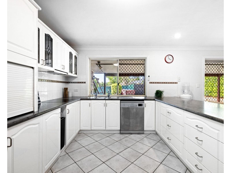 10 Rosegum Rise, Regents Park QLD 4118