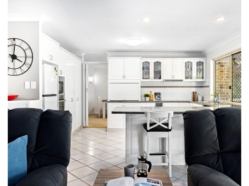 10 Rosegum Rise, Regents Park QLD 4118