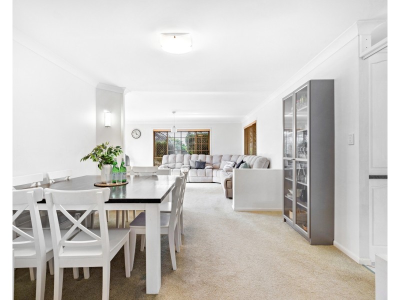 10 Rosegum Rise, Regents Park QLD 4118