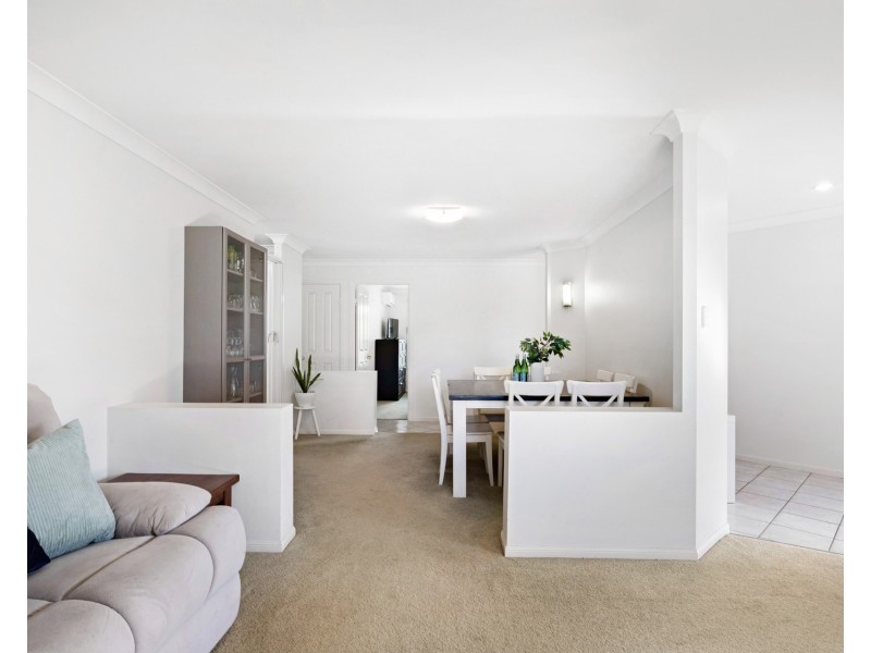 10 Rosegum Rise, Regents Park QLD 4118