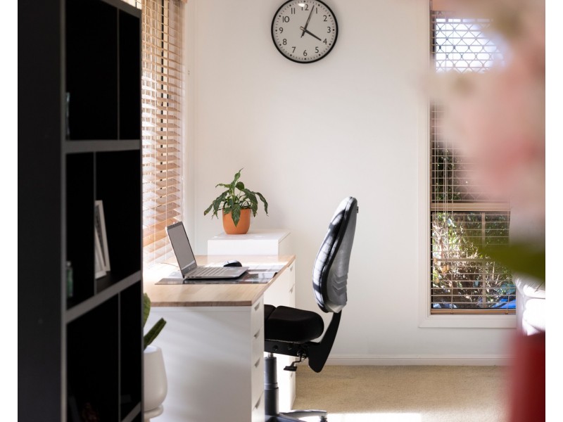 10 Rosegum Rise, Regents Park QLD 4118