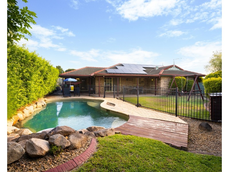 10 Rosegum Rise, Regents Park QLD 4118