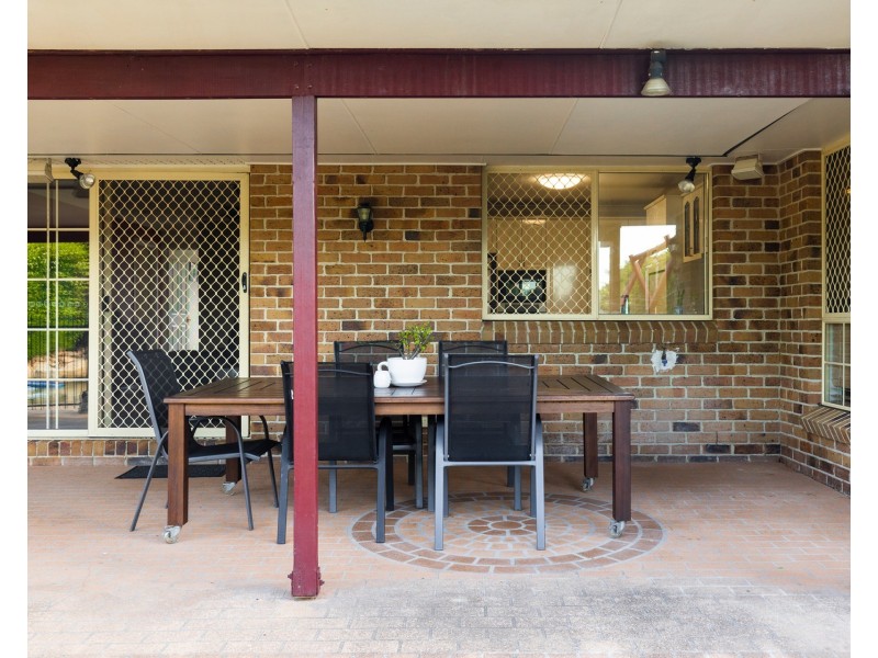 10 Rosegum Rise, Regents Park QLD 4118