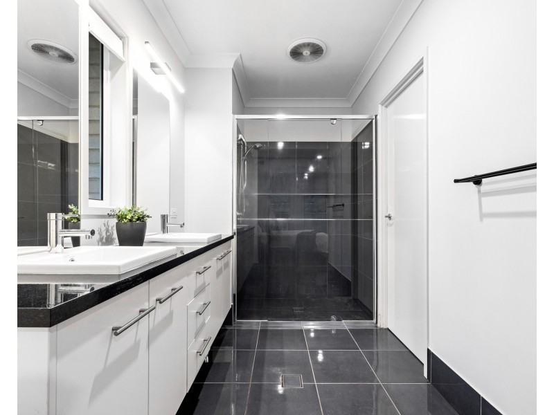 69-79 Pennine Drive, South Maclean QLD 4280