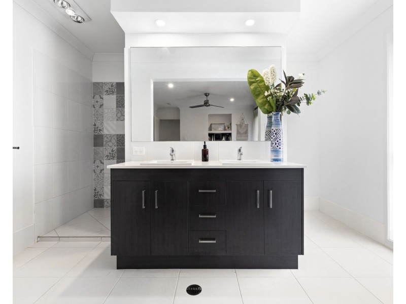 127-129 Weatherly Drive, Jimboomba QLD 4280