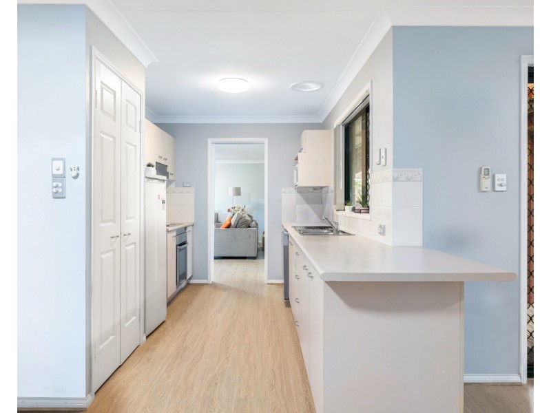 1 Hillview Drive, Hillcrest QLD 4118