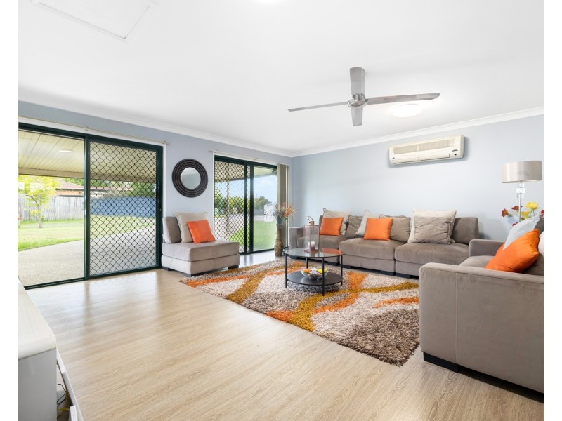 1 Hillview Drive, Hillcrest QLD 4118