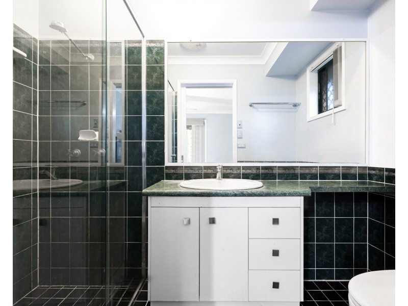 1 Hillview Drive, Hillcrest QLD 4118