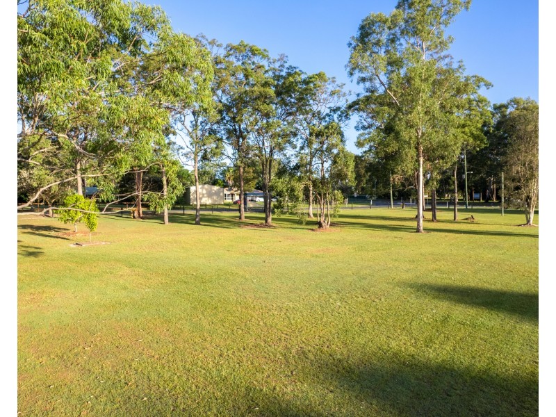 2 Dungaree Drive Drive, New Beith QLD 4124