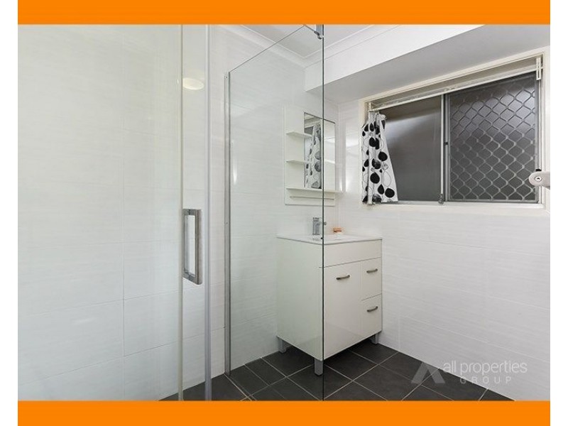 15 Dryade Street, Regents Park QLD 4118