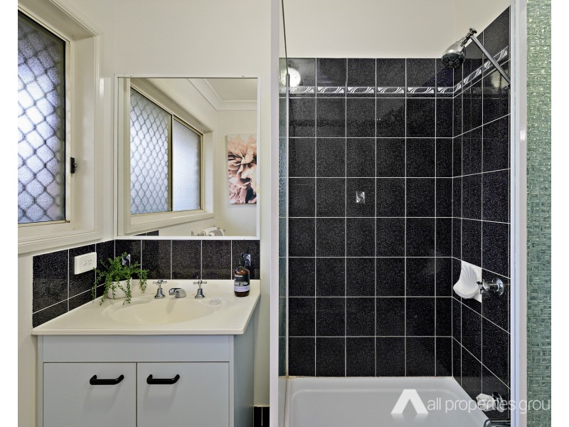 4 Elmwood Court, Boronia Heights QLD 4124