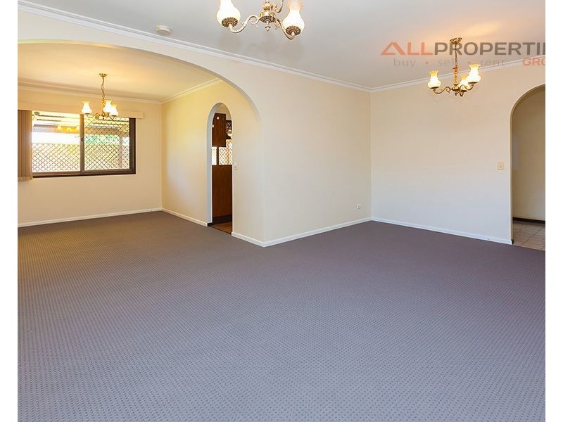 9 Peverell Street, Hillcrest QLD 4118