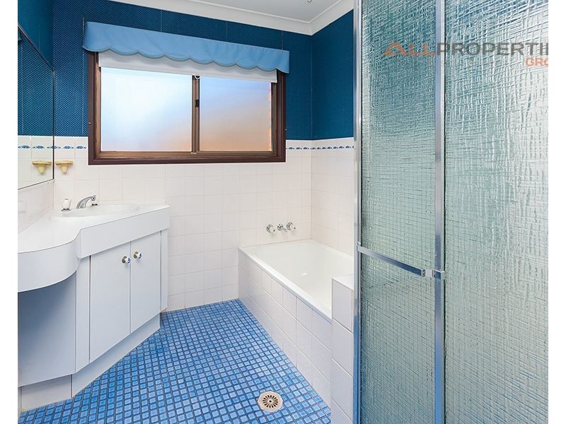 9 Peverell Street, Hillcrest QLD 4118