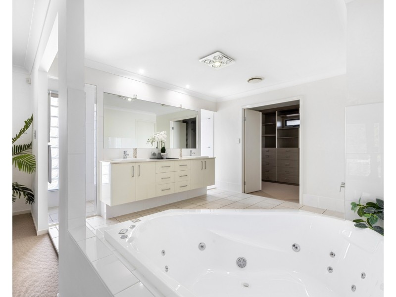 109 Parkwood Drive, Heathwood QLD 4110