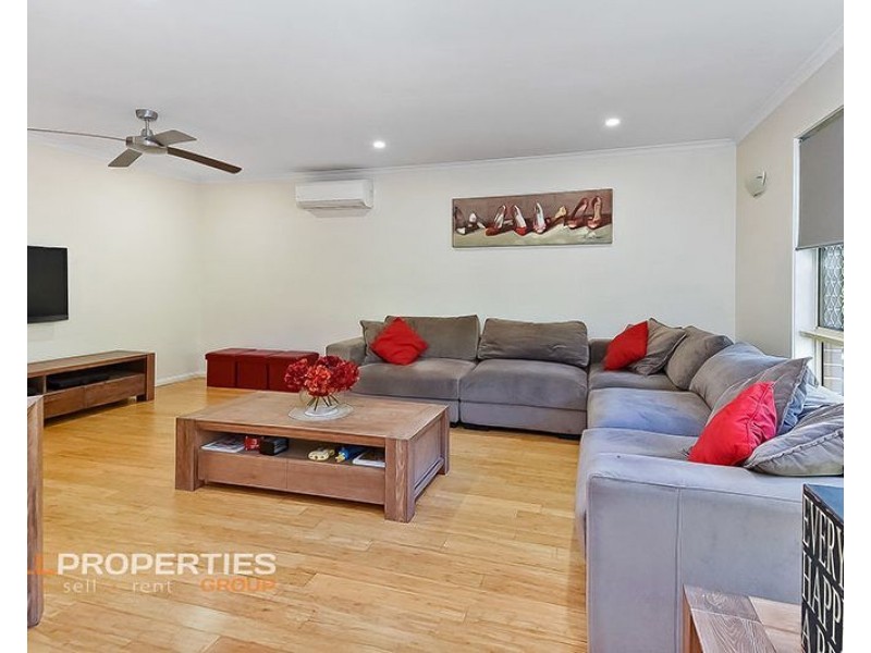 6 Radiata Place, Forest Lake QLD 4078