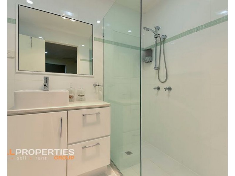 6 Radiata Place, Forest Lake QLD 4078