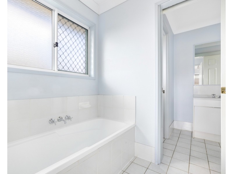 28 Wilkinson Drive, Crestmead QLD 4132