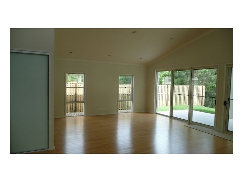 8 Rhodium Cr, Hope Island QLD 4212